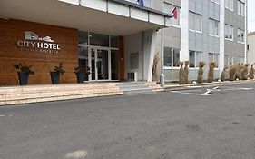 City Hotel B&B, Reception 24 7, 800M Od-From R1, Free Parking