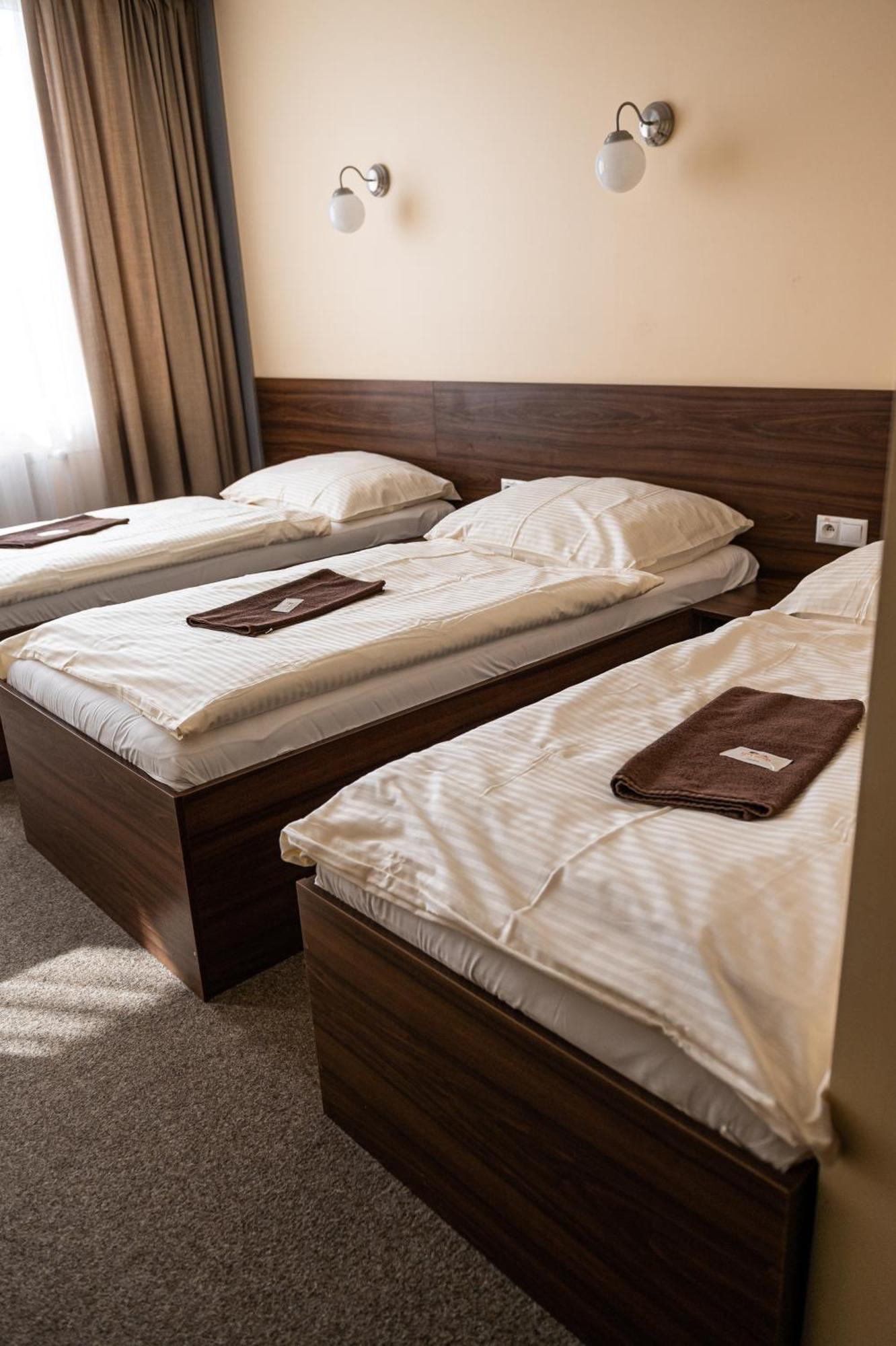 City Hotel B&B, Reception 24 7, 800M Od-From R1, Free Parking Bańska Bystrzyca Zewnętrze zdjęcie