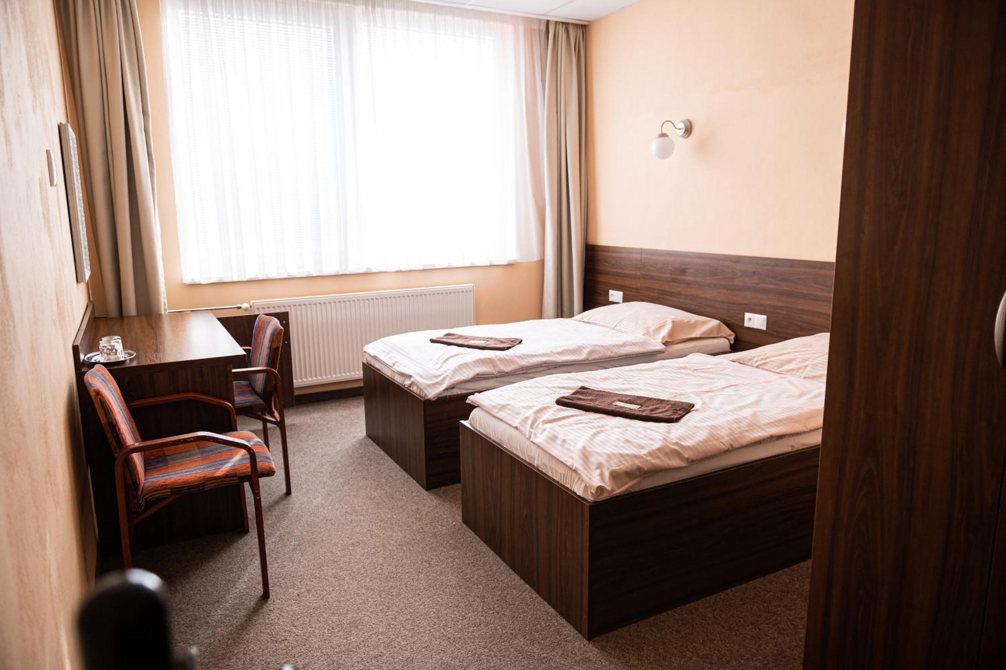 City Hotel B&B, Reception 24 7, 800M Od-From R1, Free Parking Bańska Bystrzyca Zewnętrze zdjęcie