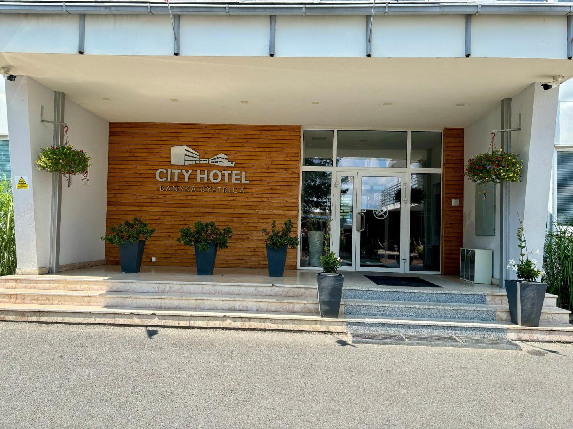 City Hotel B&B, Reception 24 7, 800M Od-From R1, Free Parking Bańska Bystrzyca Zewnętrze zdjęcie