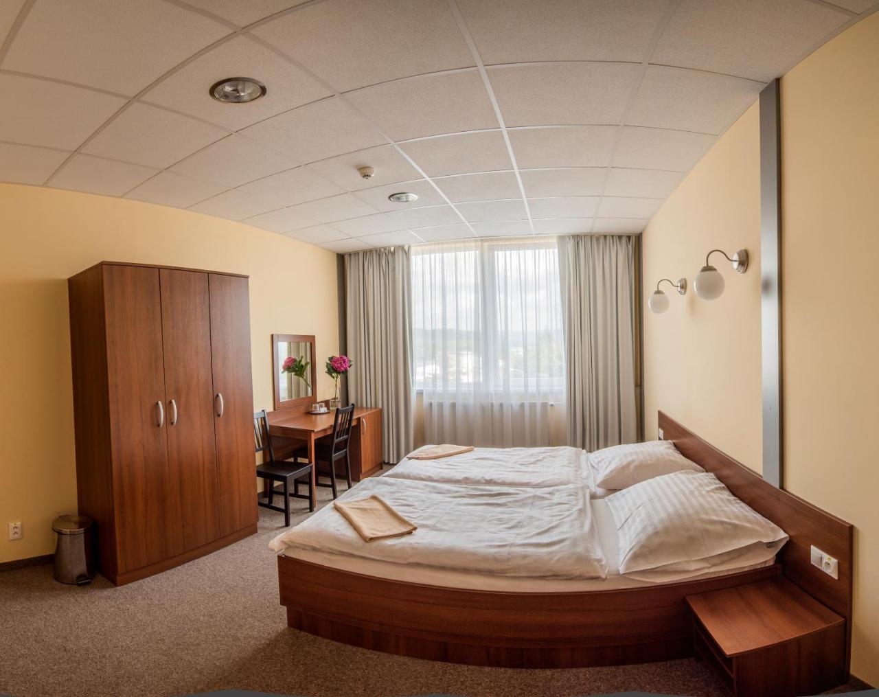 City Hotel B&B, Reception 24 7, 800M Od-From R1, Free Parking Bańska Bystrzyca Zewnętrze zdjęcie