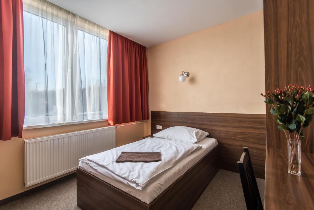 City Hotel B&B, Reception 24 7, 800M Od-From R1, Free Parking Bańska Bystrzyca Zewnętrze zdjęcie