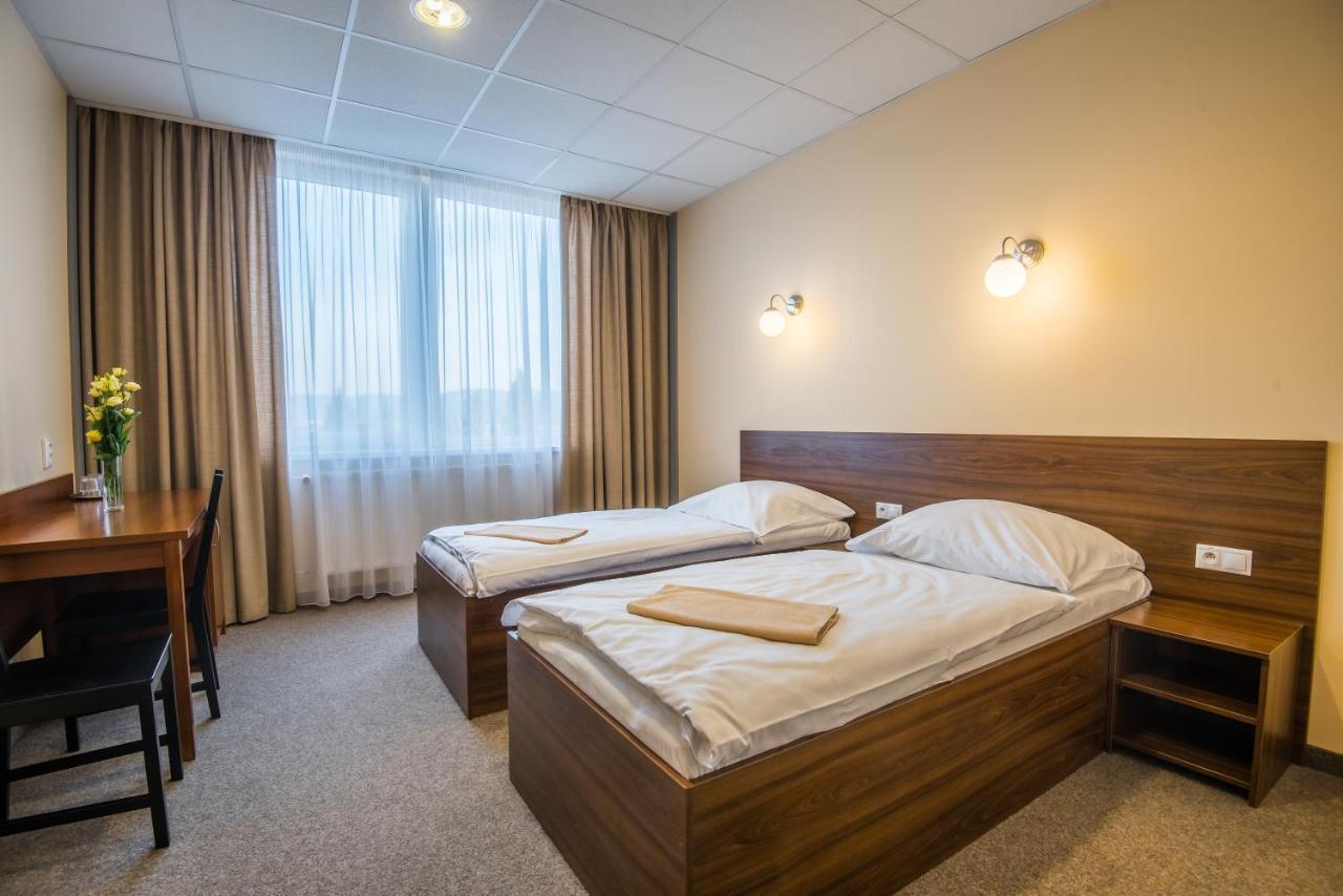 City Hotel B&B, Reception 24 7, 800M Od-From R1, Free Parking Bańska Bystrzyca Zewnętrze zdjęcie